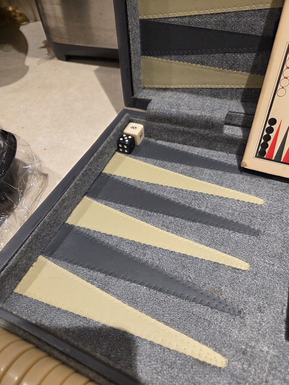 Deluxe Backgammon Set & Tutorial Book Never Used - Picture 3 of 9